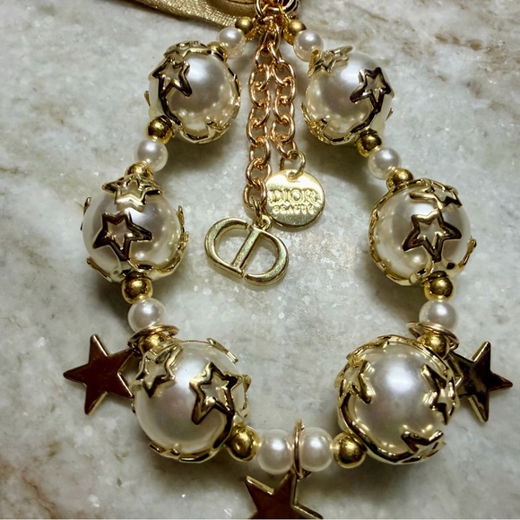 Dior Gold Star Key Ring with Pearls & ‘CD’ Charm Sealed in Plastic/New in Box. - Picture 8 of 10